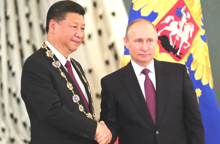 US Presidential Election : अमेरिकी चुनाव पर रूस और चीन की टेढ़ी नजर, सर्वे में बाइडेन से पिछड़े ट्रंप