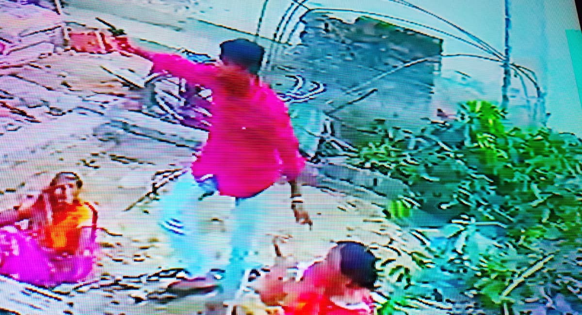 Munger: बदमाशों के साथ कॉन्स्टेबल के बेटों ने महिला के साथ की गाली-गलौज, गुंडों ने की गोलीबारी