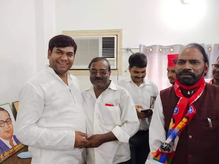 UP Chunav 2022: यूपी के 165 सीटों पर ताल ठोकेगी मुकेश सहनी की VIP, इलेक्शन को लेकर तैयारी तेज UP Chunav 2022: यूपी के 165 सीटों पर ताल ठोकेगी मुकेश सहनी की VIP, इलेक्शन को लेकर तैयारी तेज