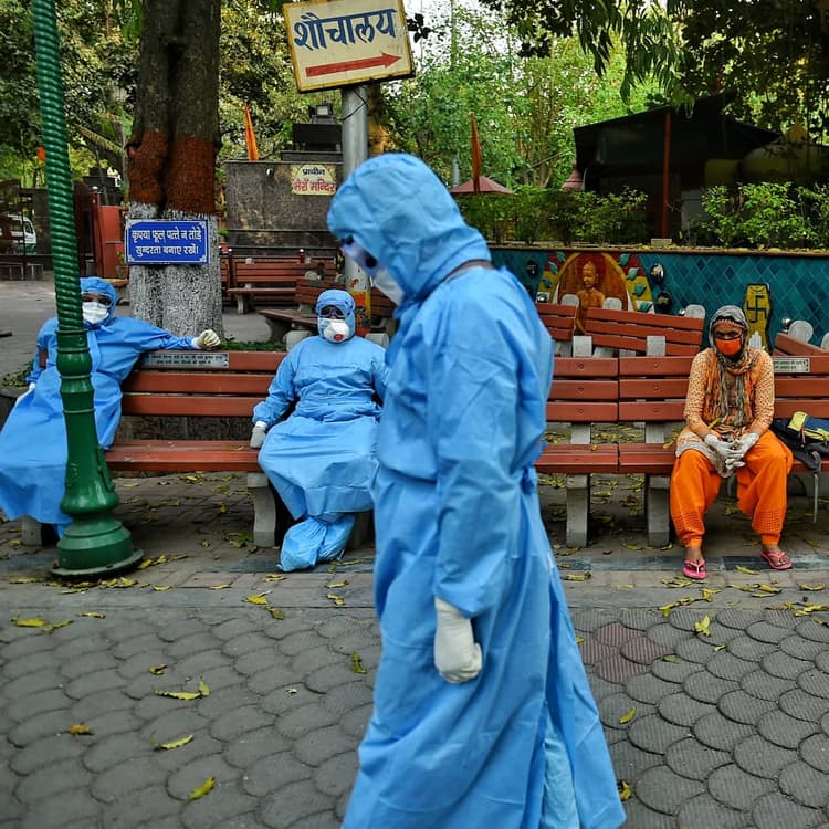 16 घंटे तक किया इंतजार, एम्बुलेंस नहीं आयी तो पैदल अस्पताल पहुंचा कोरोना संक्रमित युवक