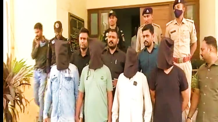 Mumbai Serial Blast Case: 1993 मुंबई बम धमाकों के 4 आरोपी 29 साल बाद गुजरात में गिरफ्तार