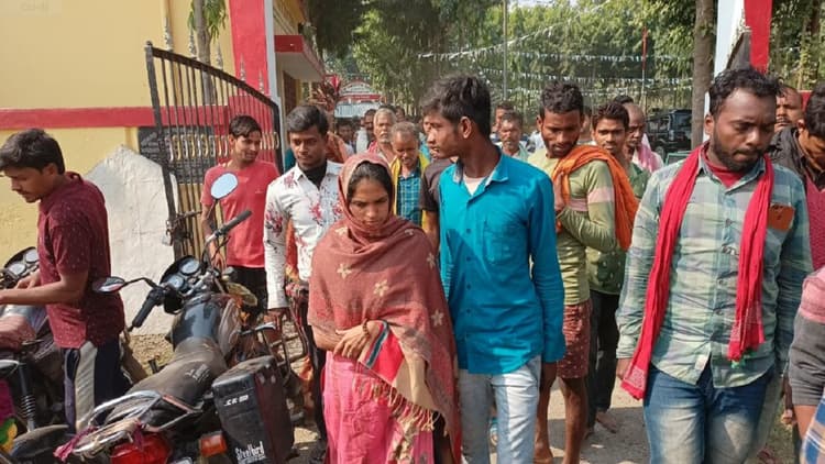 Bihar: तीसरी शादी करने प्रेमी के घर पहुंच गयी महिला, पेट्रोल भराने के बहाने छोड़कर फरार हो गया था मुंशी
