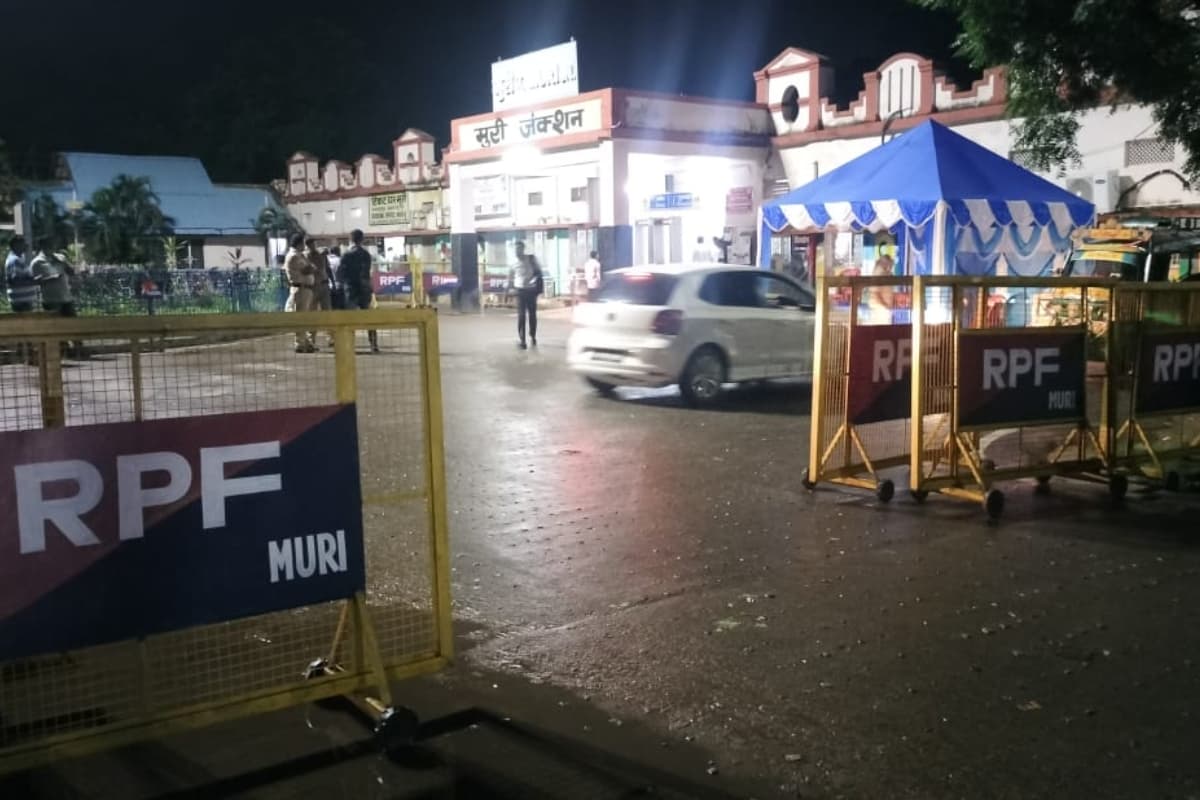 PHOTOS: कुड़मी आंदोलन को लेकर झारखंड के मुरी, गोमो, घाघरा व नीमडीह स्टेशन पर सुरक्षा के कड़े इंतजाम