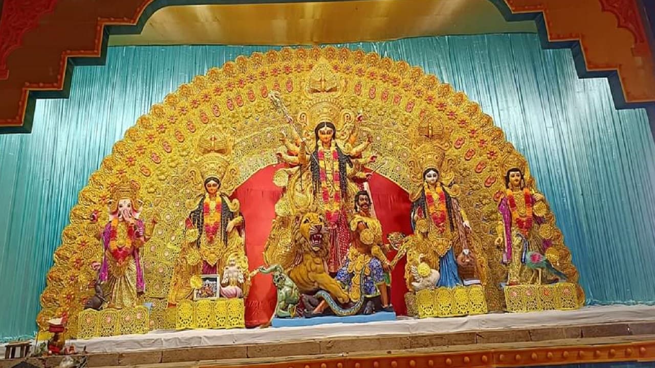 दुर्गा पूजा 2023: भागलपुर में इन जगहों पर जाकर करें मूर्ति दर्शन, जानें बांग्ला विधि-विधान से कहां हो रही पूजा