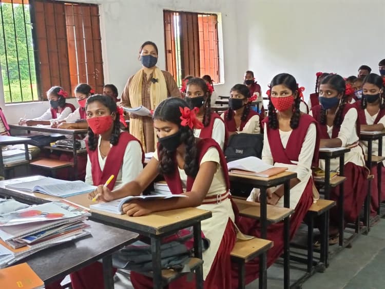 Jharkhand News : झारखंड के सरकारी स्कूलों के शिक्षक बिना लोकेशन बताये नहीं बना सकेंगे हाजिरी