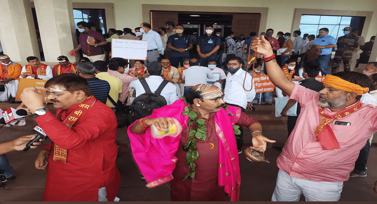 झारखंड विधानसभा में विपक्ष पढ़ता रहा हनुमान चालीसा, स्पीकर बोले- आसन को फुटपाथ मत बनाइए