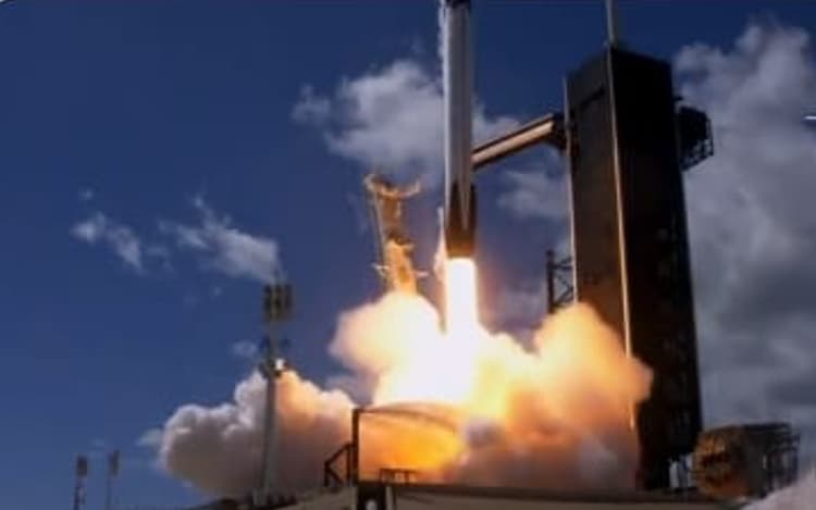 SpaceX ने NASA के 4 एस्ट्रोनॉट के साथ लॉन्च किया अपना रॉकेट, देखें वीडियो