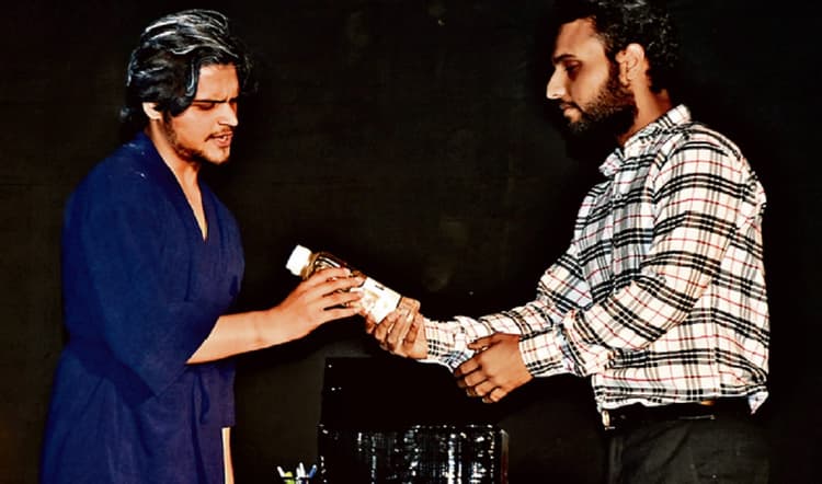 रांची राष्ट्रीय नाट्य महोत्सव: लेखक के रहस्यमय जीवन से पर्दा उठा, तो सब हो गये चकित, जानें पूरी कहानी