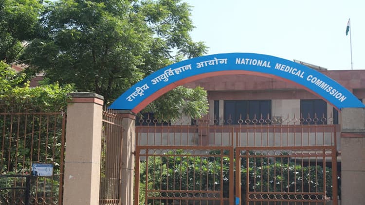 यूक्रेन से लौटे मेडिकल के छात्र अब दुनिया के किसी भी देश से कोर्स कर सकेंगे पूरा, एनएमसी ने दी अनुमति