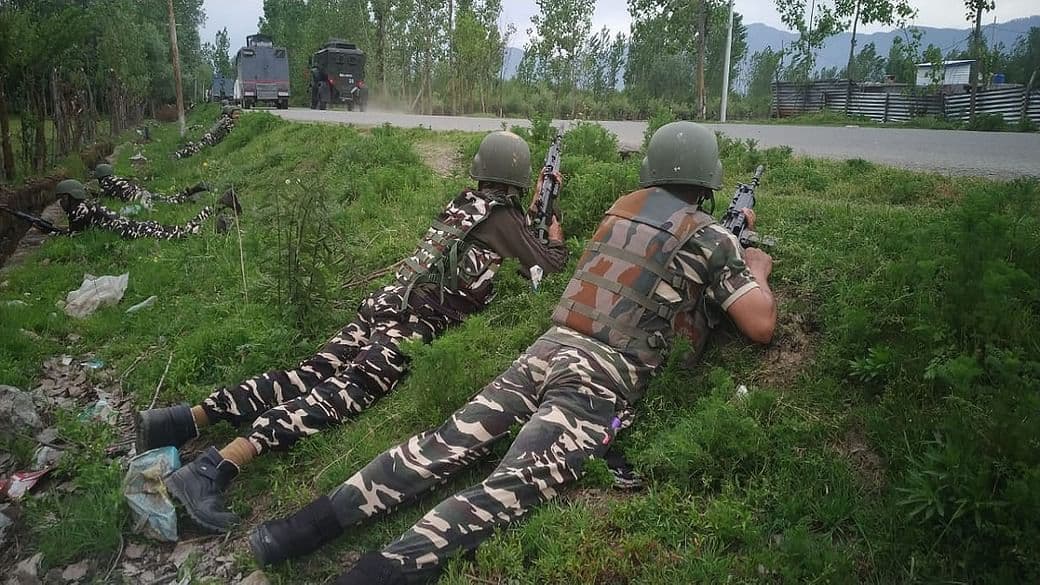 कश्मीर में कसी जा रही बिना हथियार वाले आतंकियों पर नकेल, दर्जनभर से अधिक गिरफ्तार