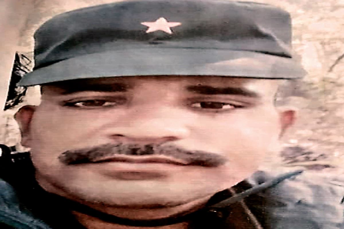 15 लाख के इनामी नक्सली ने किया सरेंडर, 48 जवानों की हत्या में शामिल था, PLFI का तिलकेश्वर भी गिरफ्तार