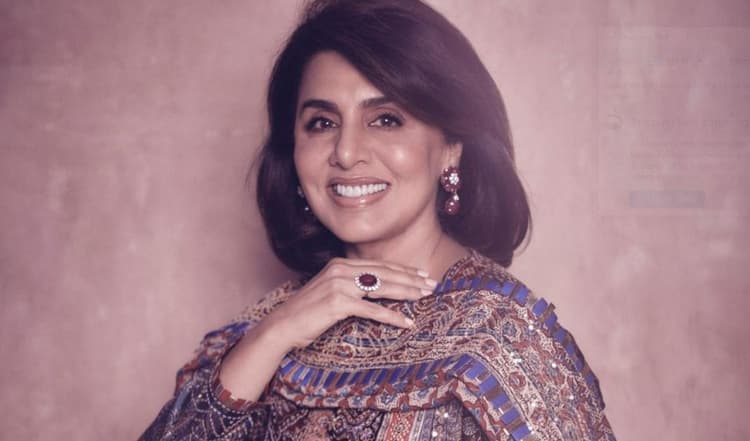 नीतू कपूर ने कार की छत पर चढ़कर किया 'ओ हसीना जुल्फों वाली' गाने पर शानदार डांस, देखें VIDEO