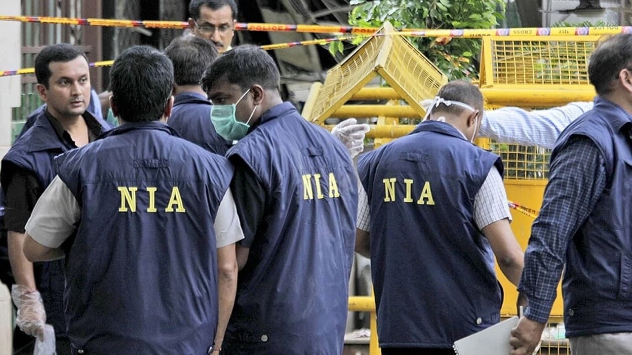 बिहार के सात शहरों में NIA की एक साथ छापेमारी, मोबाइल फोन समेत कई दस्तावेज जब्त, कुछ को हिरासत में लिया