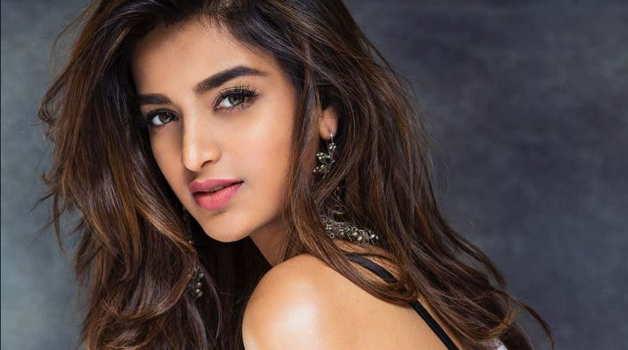 टाइगर श्रॉफ की हीरोइन इस एक्टर संग रह रही हैं लिव-इन रिलेशनशिप में?