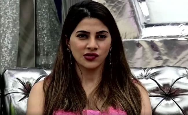 Bigg Boss 14 : निक्की तंबोली और एली गोनी की धमाकेदार री इंट्री, सोशल मीडिया पर वायरल हुआ VIDEO