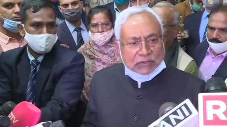 Bihar News: Corona Vaccine पर CM नीतीश का बड़ा बयान, बोले- पहले दौर में इन्हें दी जाएगी वैक्सीन Bihar News: Corona Vaccine पर CM नीतीश का बड़ा बयान, बोले- पहले दौर में इन्हें दी जाएगी वैक्सीन