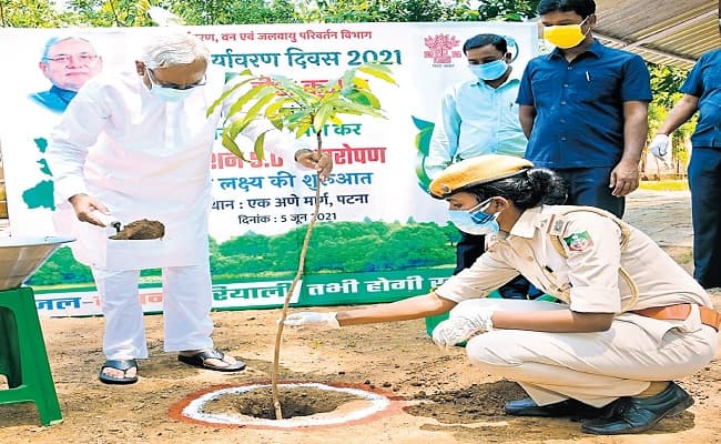 बिहार में SDO, BDO, CO और थानेदारों की पोस्टिंग में अब महिलाओं को प्राथमिकता, मिलेगी 35 प्रतिशत भागीदारी बिहार में SDO, BDO, CO और थानेदारों की पोस्टिंग में अब महिलाओं को प्राथमिकता, मिलेगी 35 प्रतिशत भागीदारी