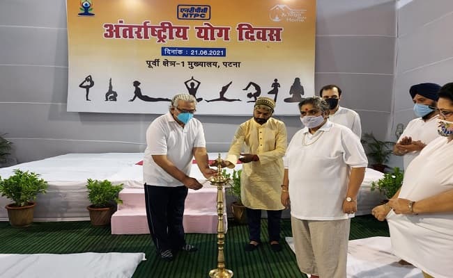 International Day Of Yoga : कोरोना काल में एनटीपीसी के कर्मचारी रहें स्वस्थ, 7वें अंतरराष्ट्रीय योग दिवस पर पूर्वी क्षेत्र-1 के कार्यालयों में किया गया योगासन