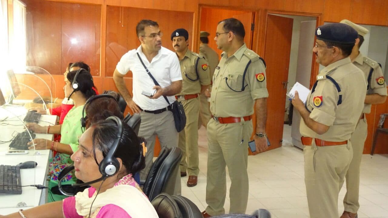 UP News: योगी सरकार ने आठ आईपीएस अफसरों का किया तबादला, नवनीत सिकेरा बने एडीजी