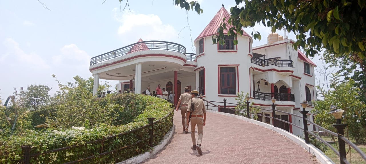 UP: जेल में बंद पूर्व सांसद रिजवान जहीर की बढ़ी मुश्किलें, चार करोड़ की संपत्ति कुर्क, कई खाते भी सील