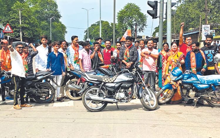 असिस्टेंट कलेक्टर सुस्मिता मिंज व एएसआइ एलिस लुगून की मौत की सीबीआई जांच के लिए सड़क पर उतरी बीजेपी