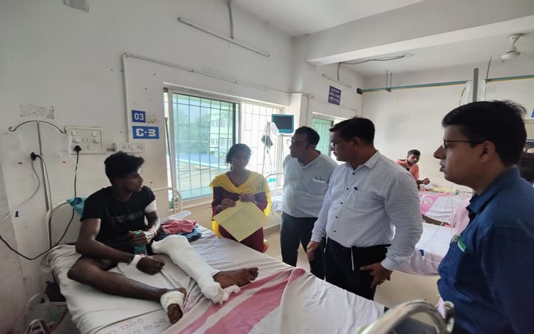 ओडिशा ट्रेन हादसा: झारखंड के 3 यात्रियों की मौत, 61 घायल, अस्पताल जाकर घायलों से मिली अफसरों की टीम