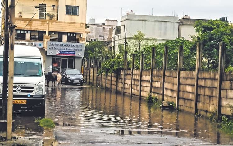 Odisha Weather: सुंदरगढ़ समेत 11 जिलों में भारी बारिश, ऑरेंज अलर्ट जारी, राउरकेला में घरों में घुसा पानी