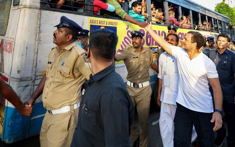 मकर संक्रांति पर लाखों श्रद्धालुओं ने किया पुण्य स्नान, कोई हुआ निहाल, तो कोई बेहाल