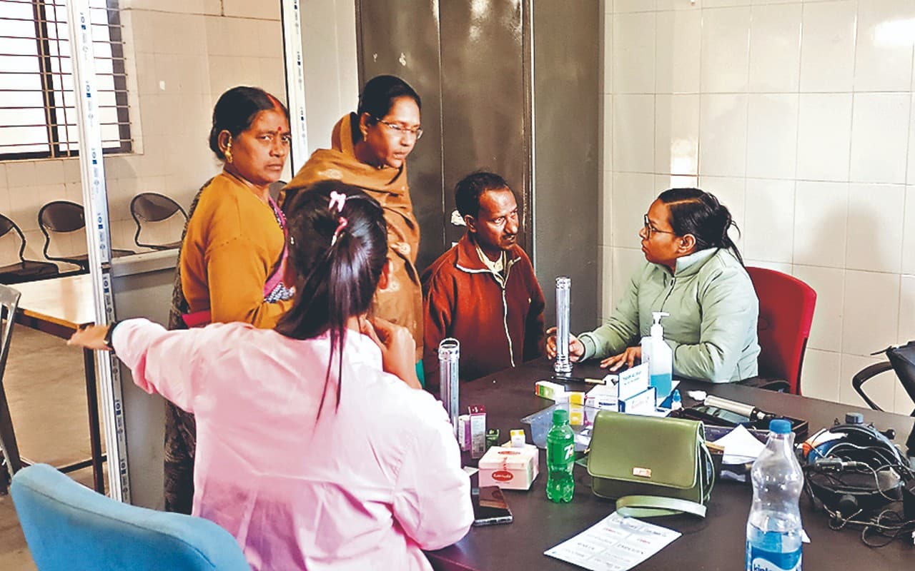 धनबाद के SNMMCH पीजी ब्लॉक में नेत्र विभाग का ओपीडी शुरू, नये साल में इंडोर सेवा को शिफ्ट करने की तैयारी