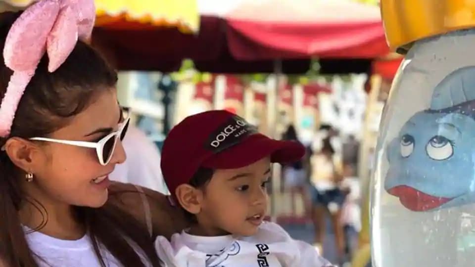 Salman Khan के भांजे आहिल के साथ जैकलीन फर्नांडिस कर रही खूब मस्ती, Viral Video Salman Khan के भांजे आहिल के साथ जैकलीन फर्नांडिस कर रही खूब मस्ती, Viral Video