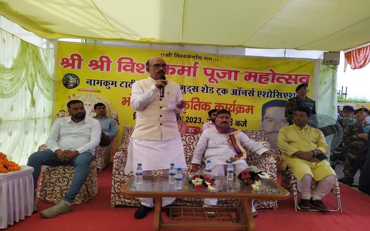 विश्वकर्मा पूजा पर झारखंड विधानसभा अध्यक्ष रवींद्रनाथ बोले- समाज के प्रति दृष्टि और नजरिया होना चाहिए बेहतर