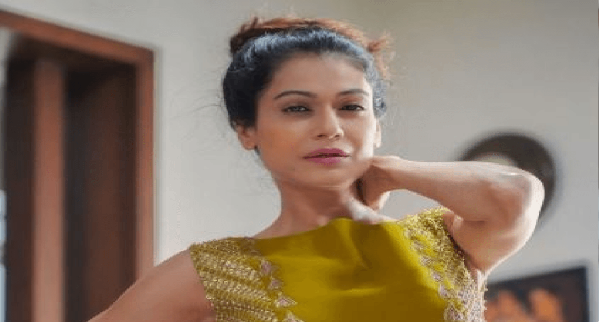 बुरी फंसी पायल रोहतगी, जवाहर लाल नेहरू और महात्मा गांधी पर आपत्तिजनक टिप्पणी करने पर FIR दर्ज