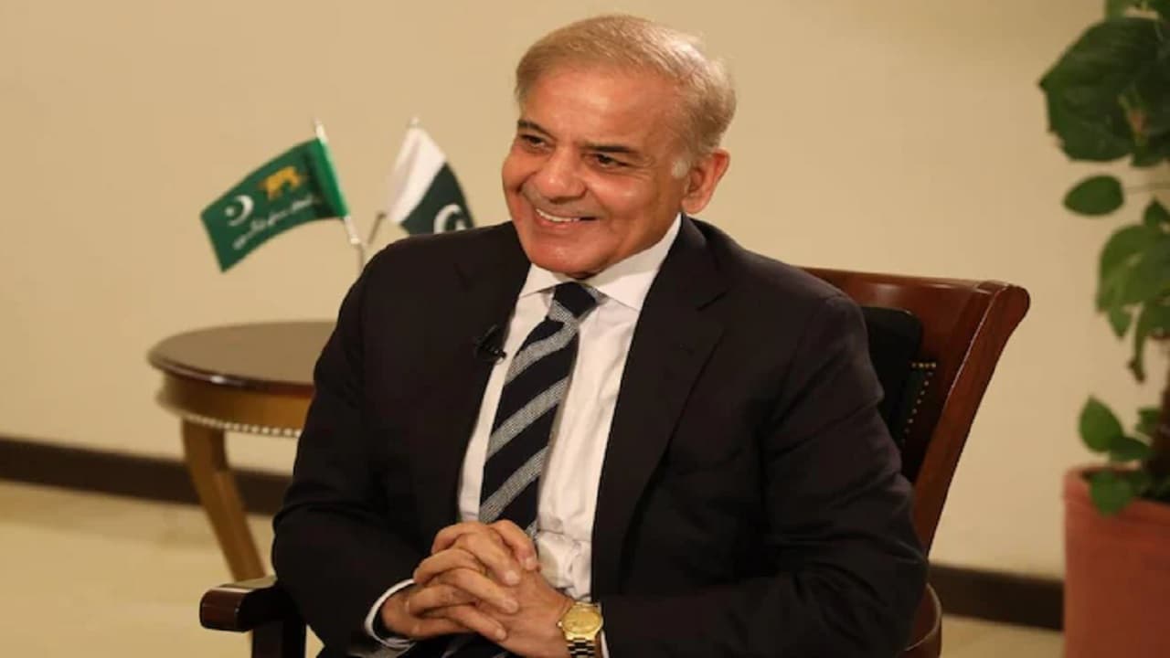 आर्थिक तबाही के कगार पर पाकिस्तान