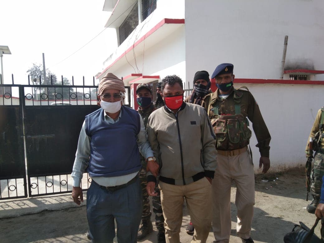 Jharkhand News : पलामू में एसीबी ने घूस लेते बीडीओ को किया गिरफ्तार, पढ़िए किस काम के एवज में बीडीओ ने मांगी थी रिश्वत