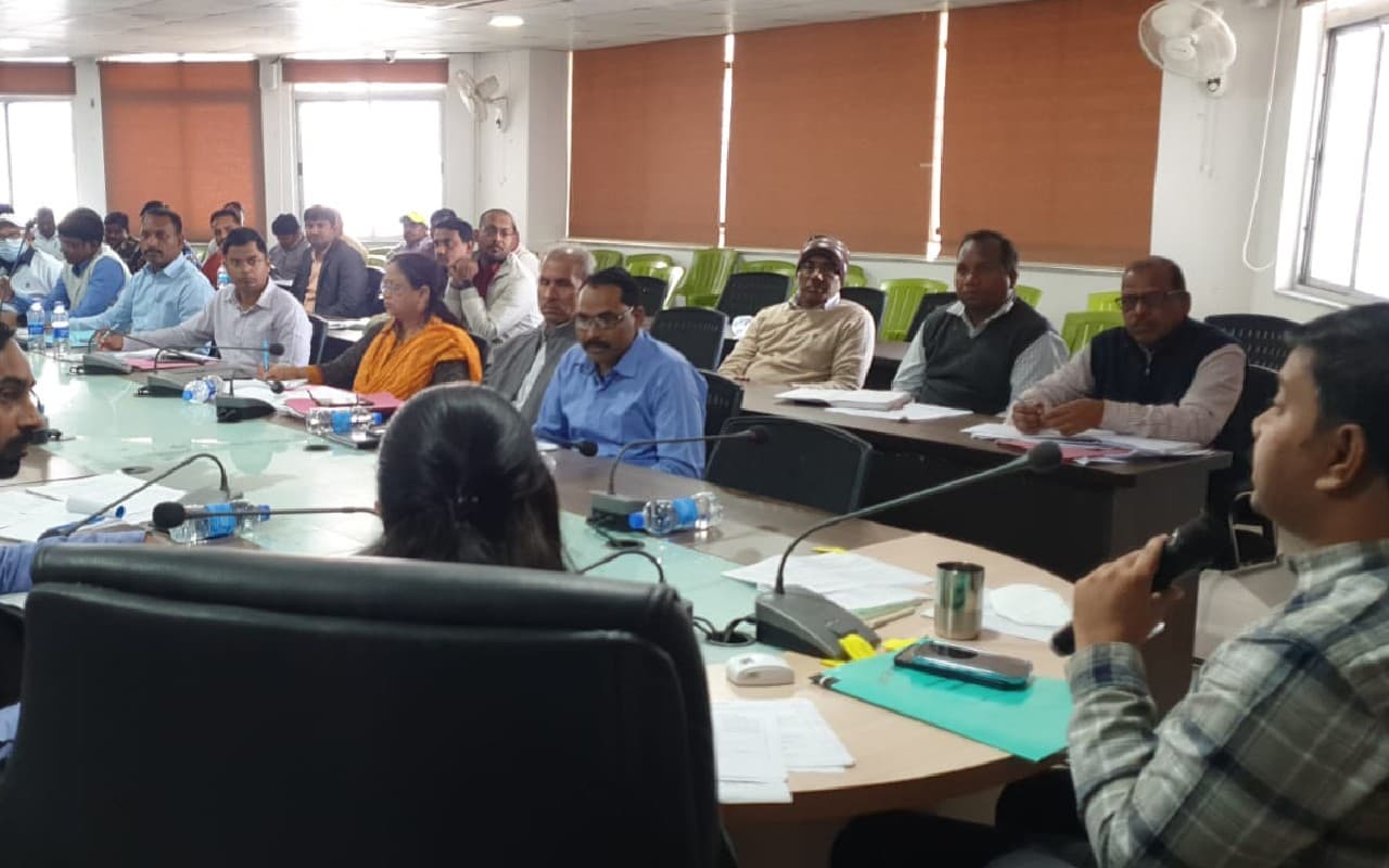 Palamu News: पलामू में दो बीपीओ को शोकॉज और दो आंगनबाड़ी सेविकाओं को डीसी ने किया बर्खास्त