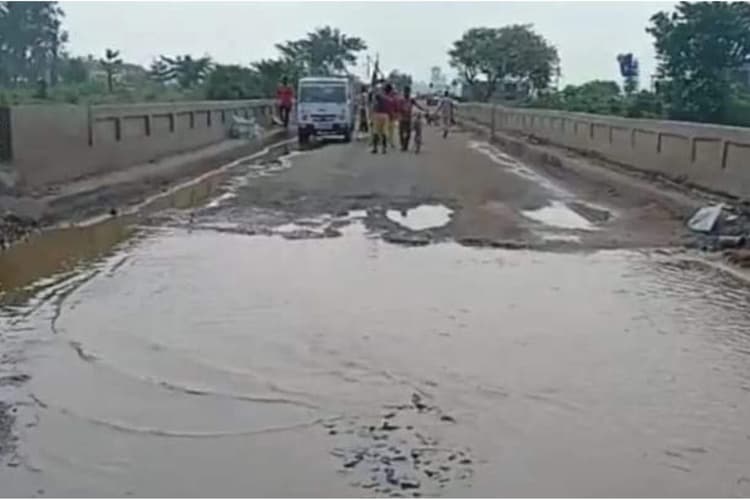 Photos : कुनूर नदी पर सेतु मरम्मत कार्य की वजह से वाहनों का आवागमन रहेगा बाधित, सीपी ने लिया जायजा