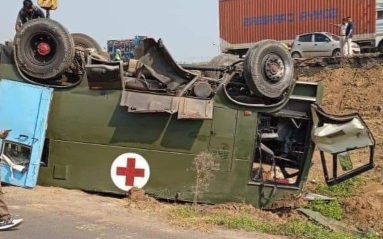 पश्चिम बंगाल : पानागढ़ आर्मी कैंप का एंबुलेंस गुड़ाप में दुर्घटनाग्रस्त, एक की मौत, 5 घायल