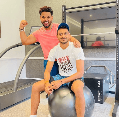 IND vs ENG: ऋषभ पंत का जिम में 'बाहुबली' अवतार, साथी खिलाड़ी को उठाकर ही करने लगे वर्कआउट, Video Viral