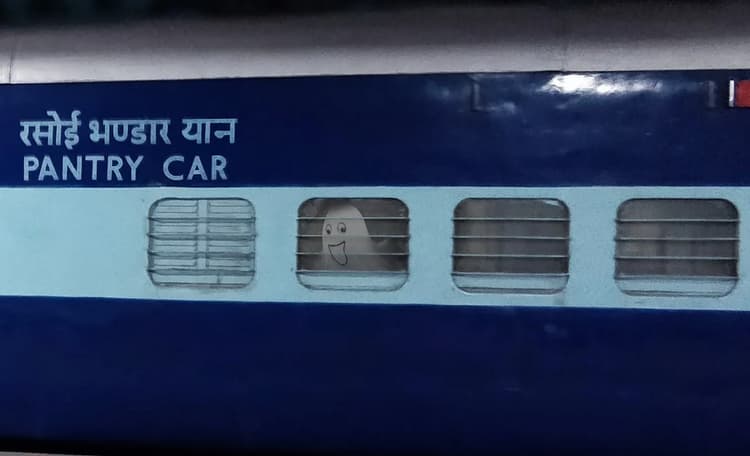 बिहार के यात्री अब ट्रेनों में सफर के दौरान ले सकेंगे लिट्टी-चोखा का स्वाद, इन ट्रेनों से होगी शुरुआत