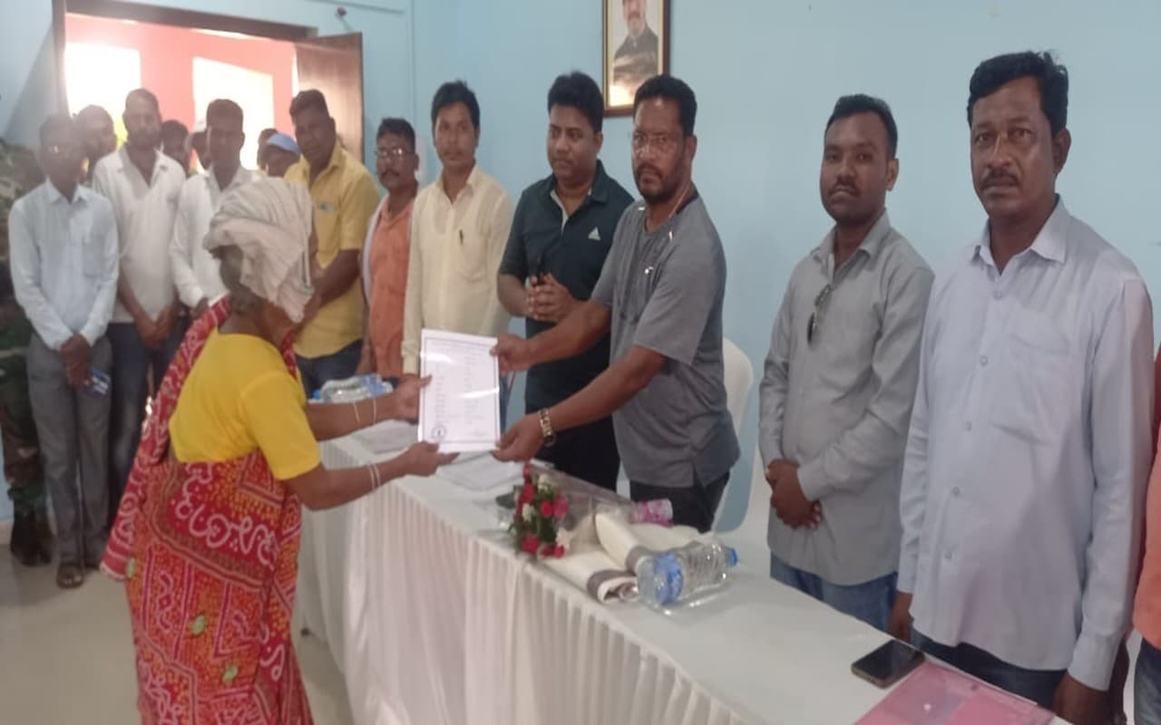 यूनिवर्सल पेंशन योजना लागू करने वाला पहला राज्य बना झारखंड, 63 लोगों में बांटा गया पेंशन स्वीकृति पत्र