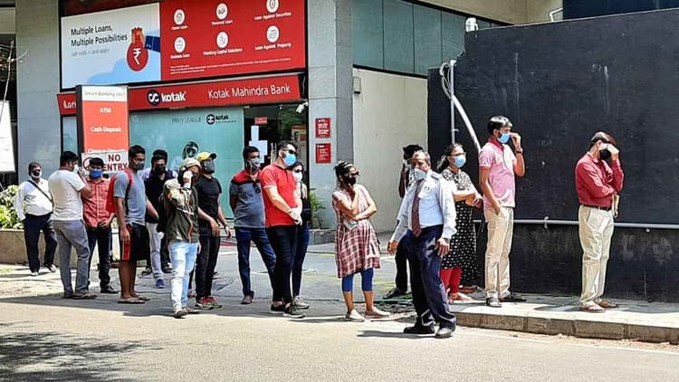 Lockdown 3.0 में शराब की बिक्री ने सारे रिकॉर्ड तोड़े, क्या दिल्ली की तरह पंजाब, यूपी, महाराष्ट्र, झारखंड भी लगाएंगे 70% कोरोना सेस