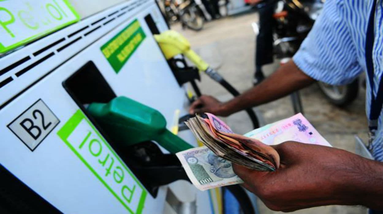Petrol Price: 2023 рдХреЗ рдореБрдХрд╛рдмрд▓реЗ рдХрдо рд╣реБрдП рд╣реИрдВ рдкреЗрдЯреНрд░реЛрд▓ рдХреЗ рджрд╛рдо, рдпрд╣рд╛рдВ рдорд┐рд▓ рд░рд╣рд╛ рд╣реИ рд╕рдмрд╕реЗ рд╕рд╕реНрддрд╛