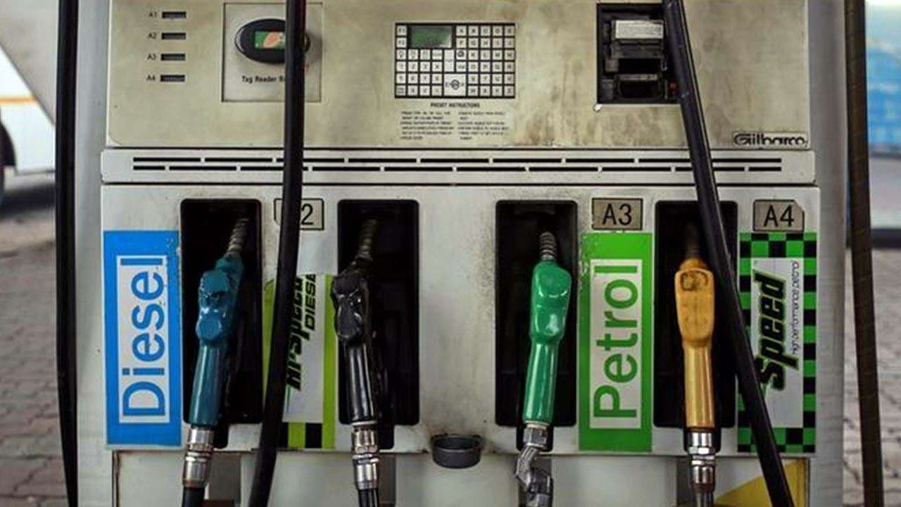 Petrol-Diesel: पेट्रोल-डीजल की कीमत में आई गिरावट, टंकी फूल कराने से पहले फटाफट जानें अपने शहर का रेट