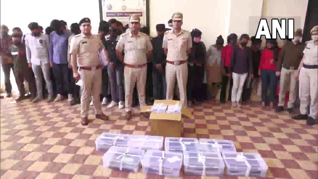 गुरुग्राम: फर्जी कॉल सेंटर का भंडाफोड़, 9 महिलाओं समेत 38 गिरफ्तार, फोटो को मॉर्फ कर देते थे धमकी गुरुग्राम: फर्जी कॉल सेंटर का भंडाफोड़, 9 महिलाओं समेत 38 गिरफ्तार, फोटो को मॉर्फ कर देते थे धमकी