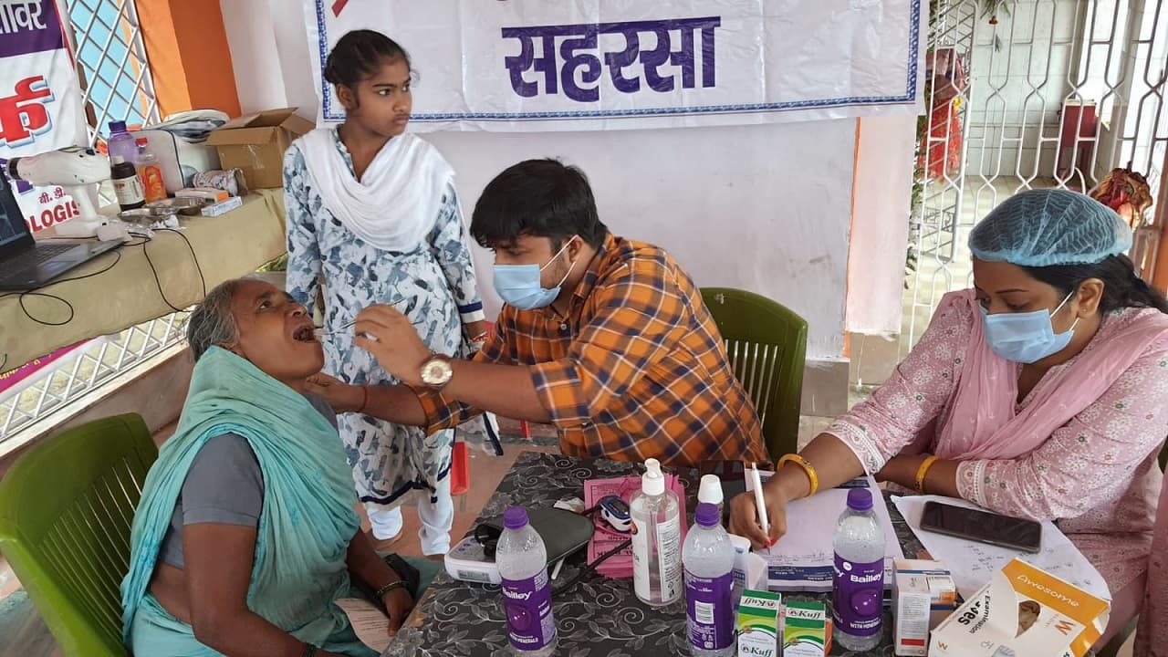 सहरसा में निशुल्क चिकित्सा शिविर में उमड़ी भीड़, लोगों ने कहा- थैंक यू प्रभात खबर