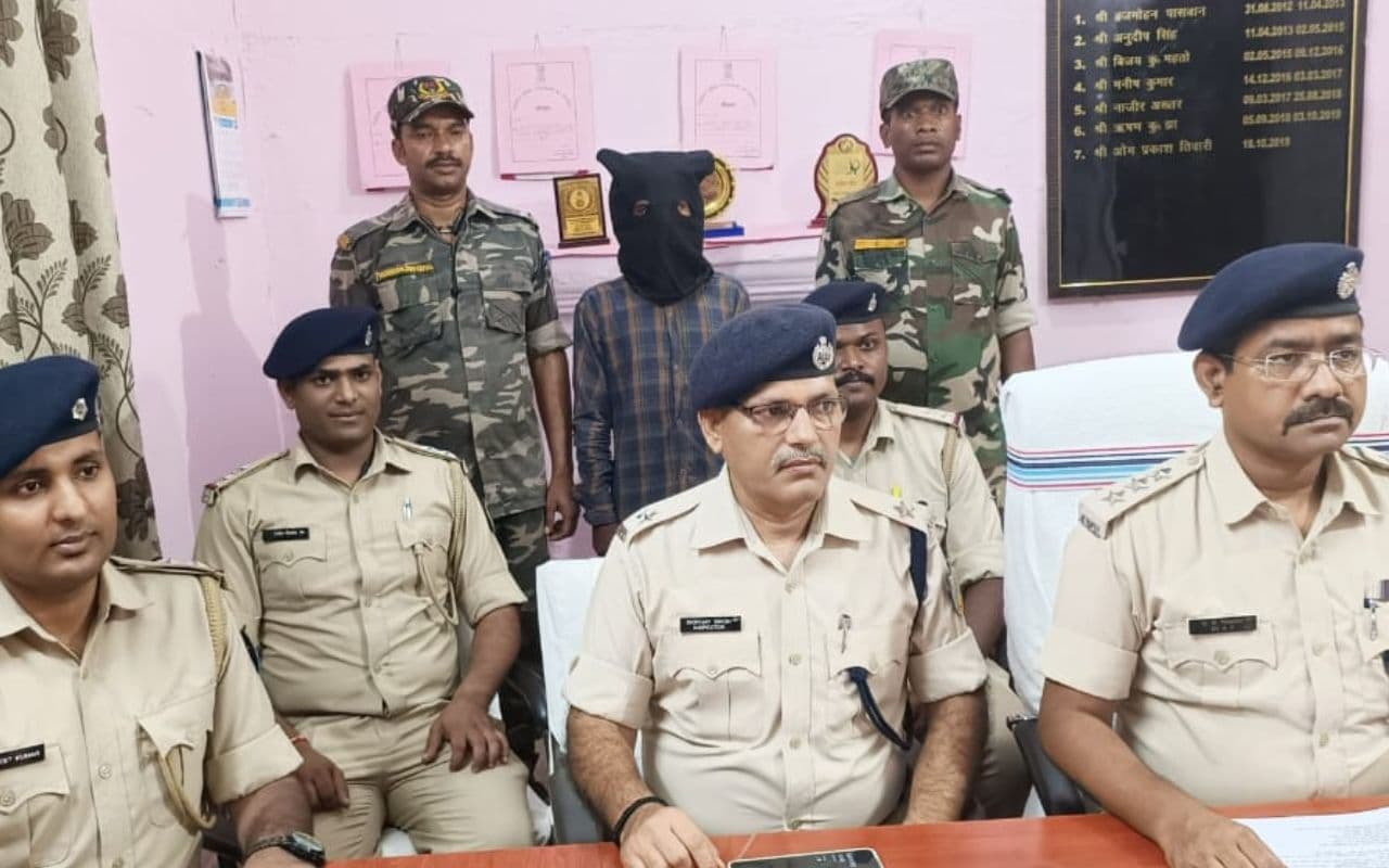 पीएलएफआई के एरिया कमांडर श्रवण दास उर्फ फगुआ दास को खूंटी पुलिस ने किया गिरफ्तार