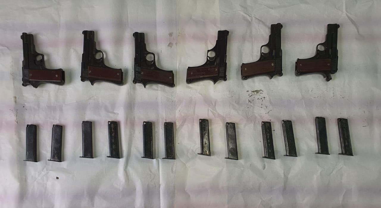 मुंगेर में हथियार तस्करी का बड़ा खुलासा, 13 पिस्टल और 100 जिंदा कारतूस के साथ दो तस्कर गिरफ्तार