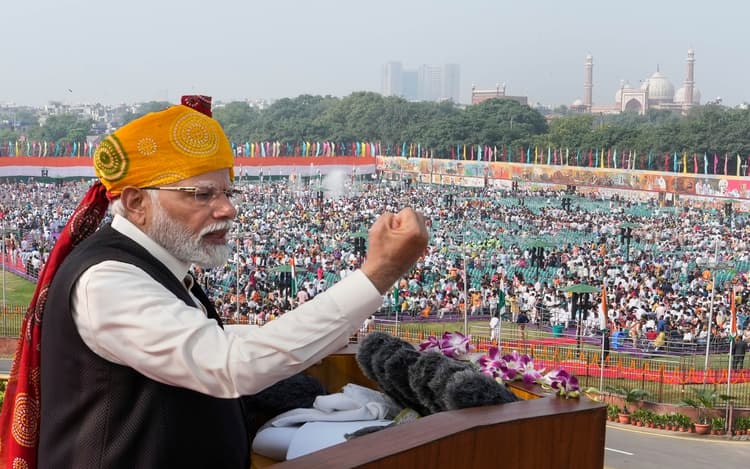 पैरालंपिक में तिरंगा फहराने के लिए दिव्यांगजनों को मजबूत बना रही सरकार, PM Modi ने लाल किले से कही ये बात