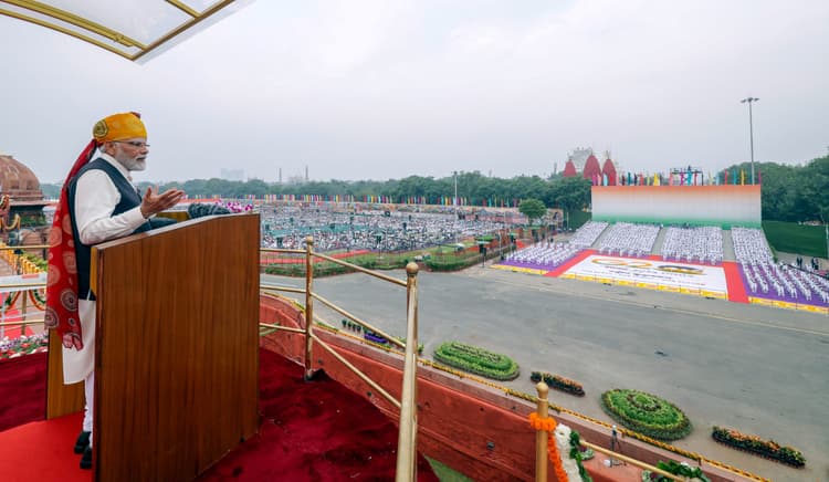 पीएम मोदी की पगड़ी में छिपा रहता है खास संदेश, 10 साल में 10 अलग लुक में आये नजर, देखें तस्वीरें