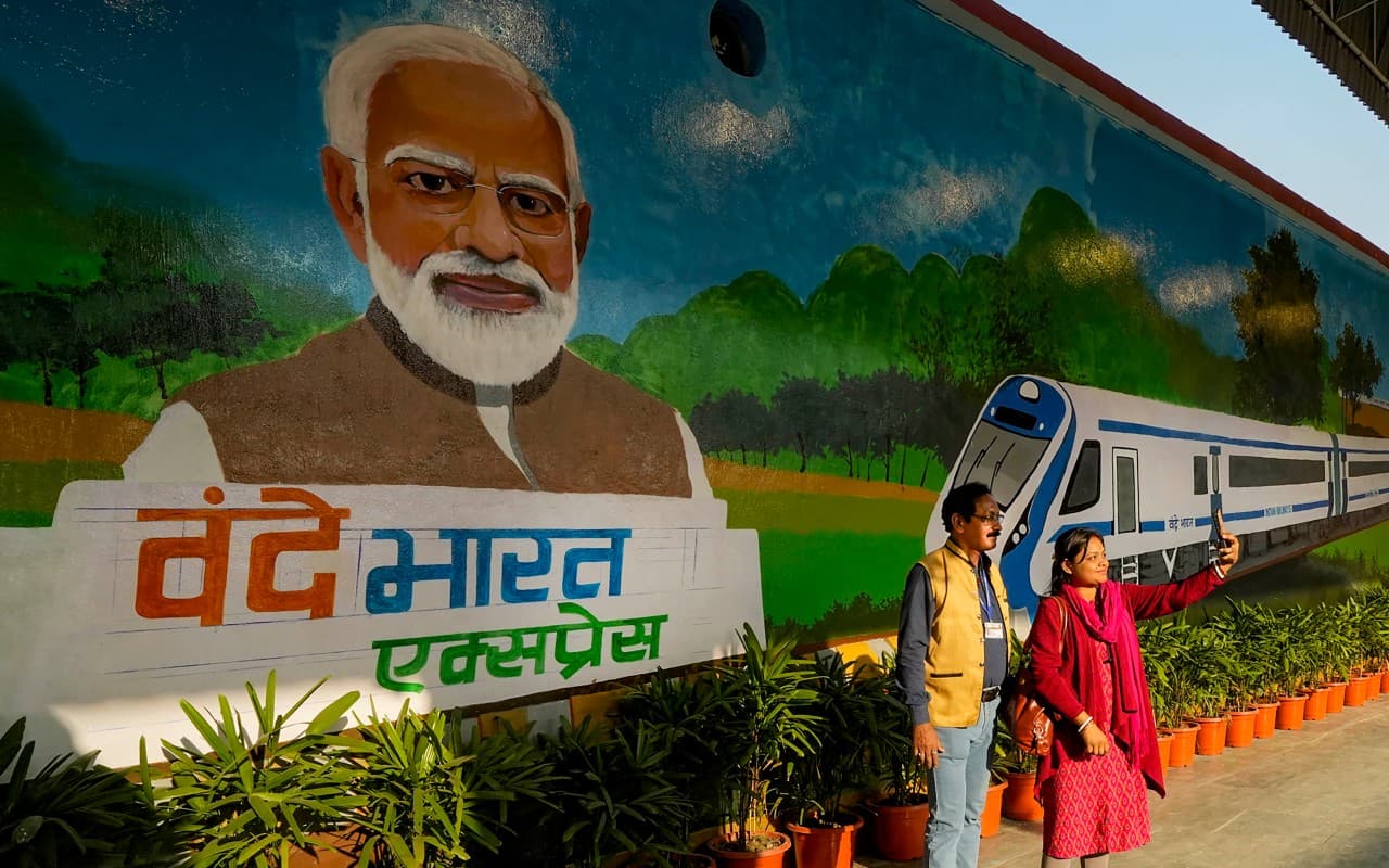 बंगाल को पीएम मोदी की सौगात, 11:15 बजे वंदे भारत को दिखायेंगे हरी झंडी, हावड़ा स्टेशन छावनी में तब्दील